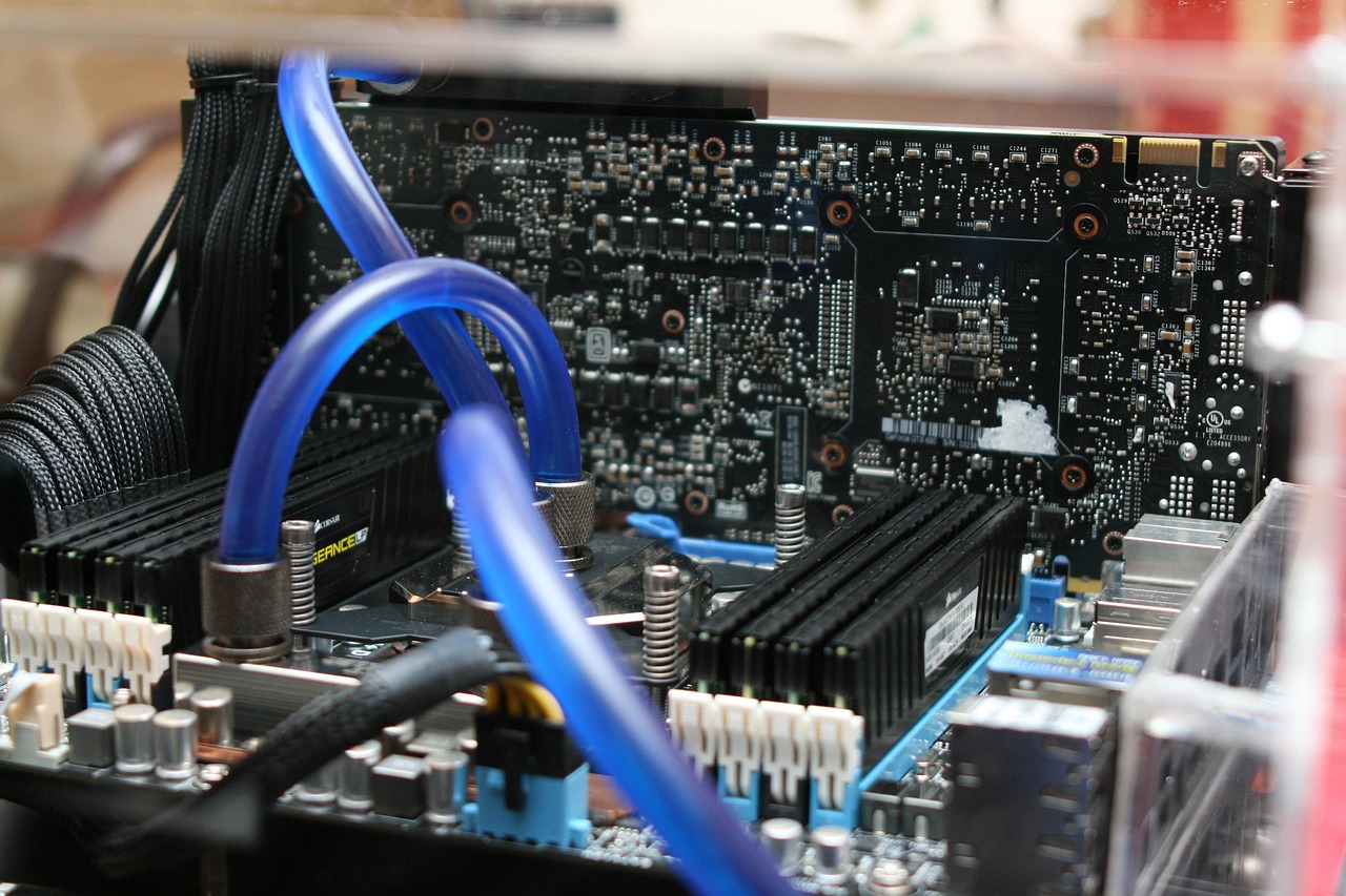 Cooling pads, laptop stands and what actually lowers temperatures - PC gaming peripherals and desk setup